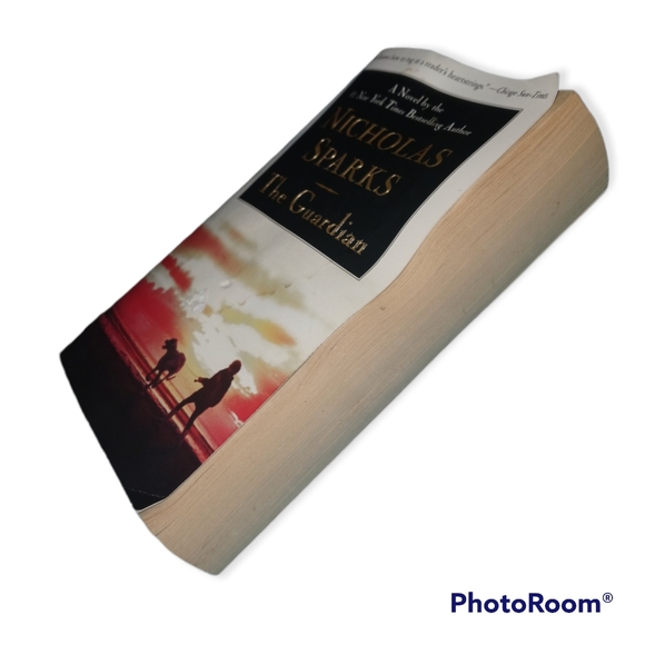 🦇FREE! Nicholas Sparks The Guardian 494page paperback book - Picture 2 of 4